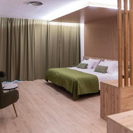 Hotel & Restaurante El Casino Вилафранка дел Биерсо Екстериор снимка