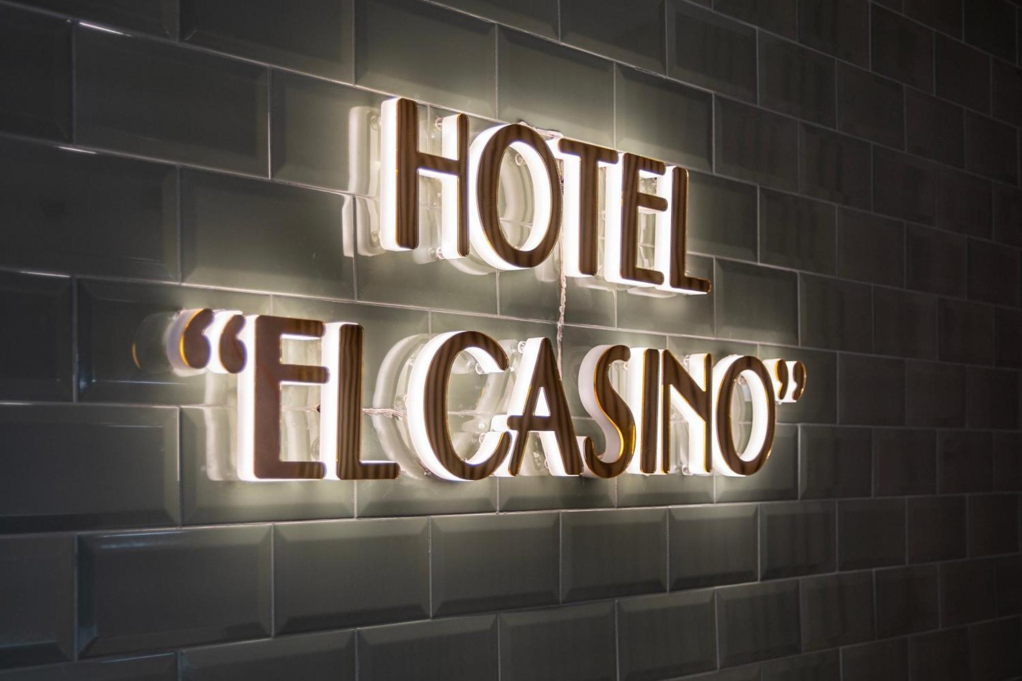 Hotel & Restaurante El Casino Вилафранка дел Биерсо Екстериор снимка